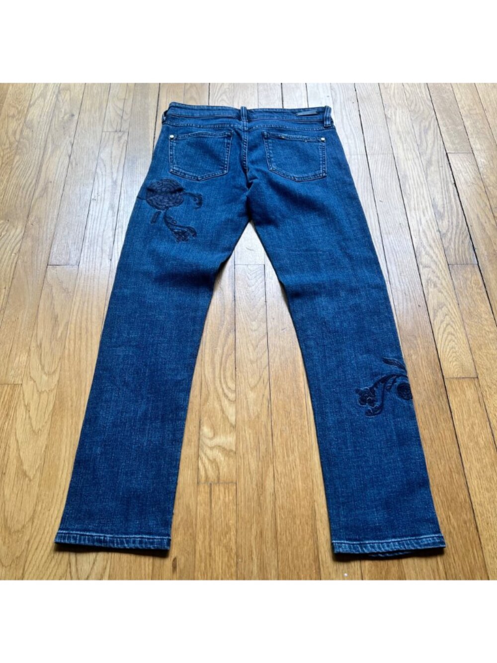 Pilcro and The Letterpress Size 24 Blue Hyphen Floral Embroidered Mid-Rise Jeans - Picture 5 of 12